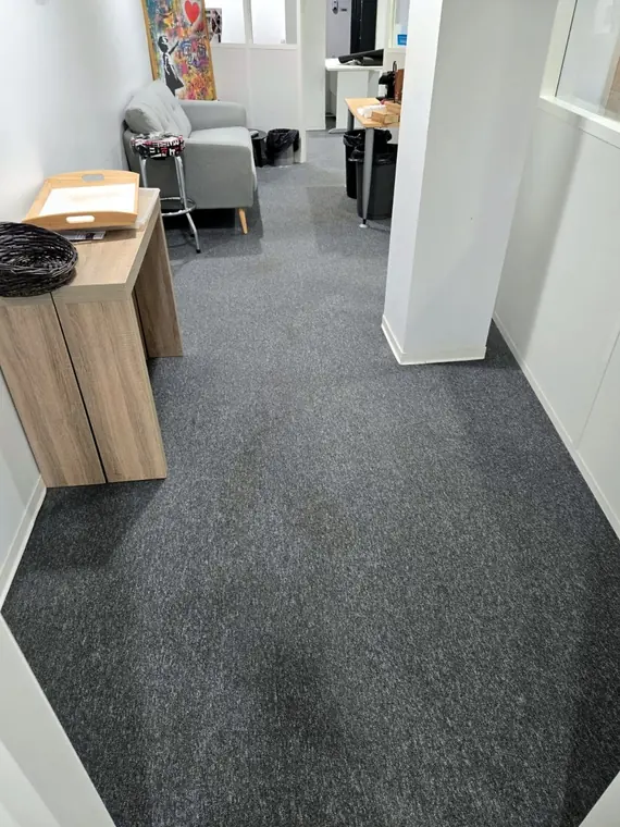 Bureau Foncia après le nettoyage de la moquette