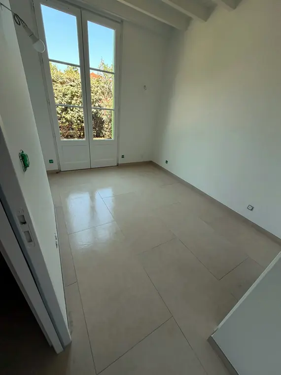 Sol et menuiseries nettoyés après travaux