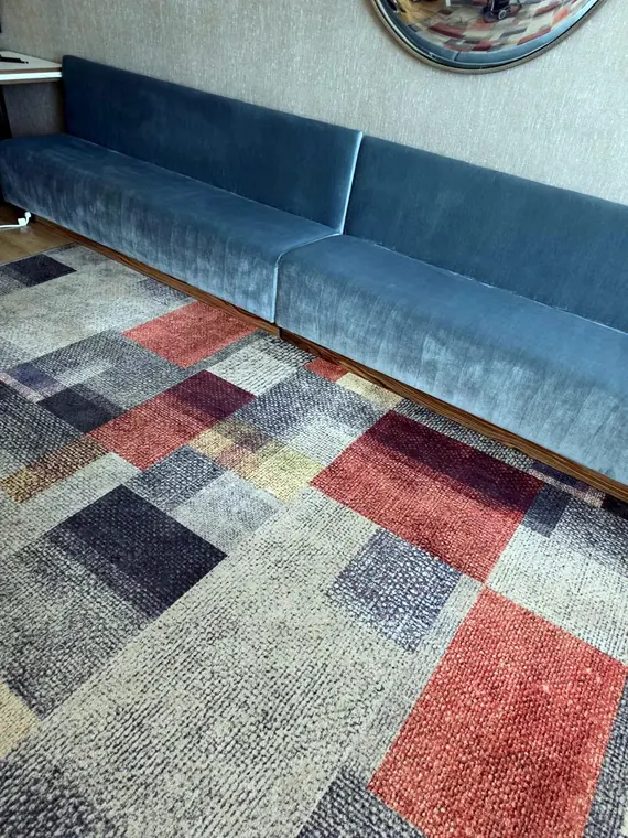 Banquette en velours et tapis nettoyés