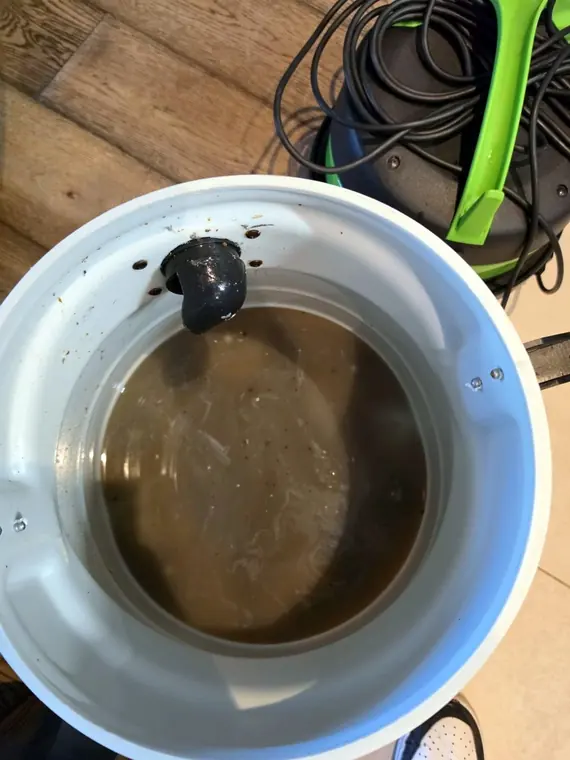 Eau extraite lors du nettoyage des tapis